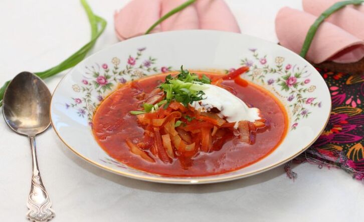 In the afternoon, gout patients can eat vegetarian borscht for a snack